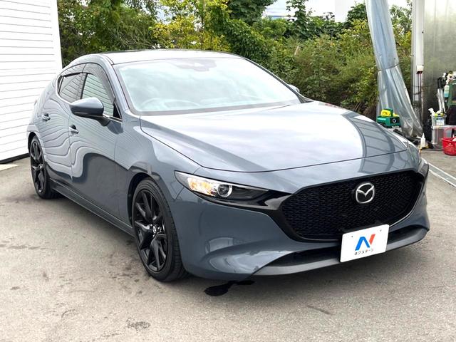 ＭＡＺＤＡ３ファストバック １５Ｓツーリング　６ＭＴ　スマートブレーキサポート　８．８インチマツダコネクト　バックカメラ　ブラインドスポット　ＬＥＤヘッド　レーンキープアシスト　純正１８インチＡＷ　革巻きステアリング　クリアランスソナー　禁煙車（17枚目）