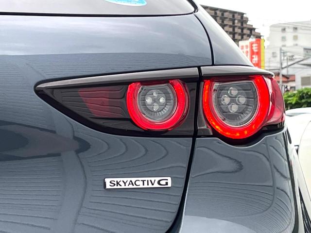 ＭＡＺＤＡ３ファストバック １５Ｓツーリング　６ＭＴ　スマートブレーキサポート　８．８インチマツダコネクト　バックカメラ　ブラインドスポット　ＬＥＤヘッド　レーンキープアシスト　純正１８インチＡＷ　革巻きステアリング　クリアランスソナー　禁煙車（29枚目）