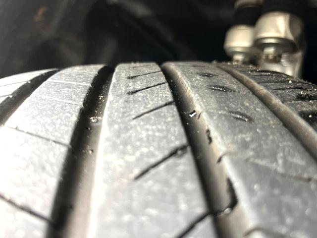 クラウンハイブリッド ＲＳアドバンス　ムーンルーフ　ＴＲＤフルエアロ　セーフティパッケージプラス　黒革　純正ナビ　パノラミックビュー　セーフティセンス　三眼ＬＥＤヘッド　ブラインドスポット　レーダークルーズ　シートベンチレーション　禁煙車（22枚目）