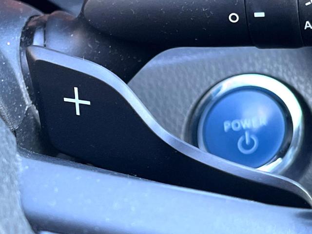 カムリ WSブラックエディション 特別仕様車 JBLサウンドシステム セーフティセンス 純正8インチディスプレイオーディオ バックカメラ 黒革 パワーシート シートヒーター LEDヘッド 純正18インチAW 革巻きステアリング 禁煙車(9枚目)