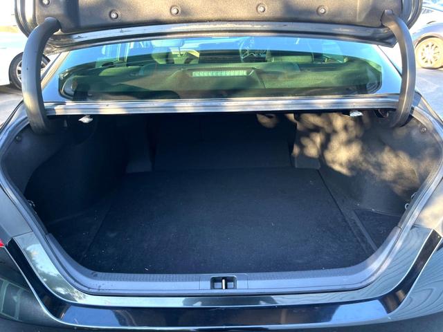 カムリ WSブラックエディション 特別仕様車 JBLサウンドシステム セーフティセンス 純正8インチディスプレイオーディオ バックカメラ 黒革 パワーシート シートヒーター LEDヘッド 純正18インチAW 革巻きステアリング 禁煙車(13枚目)