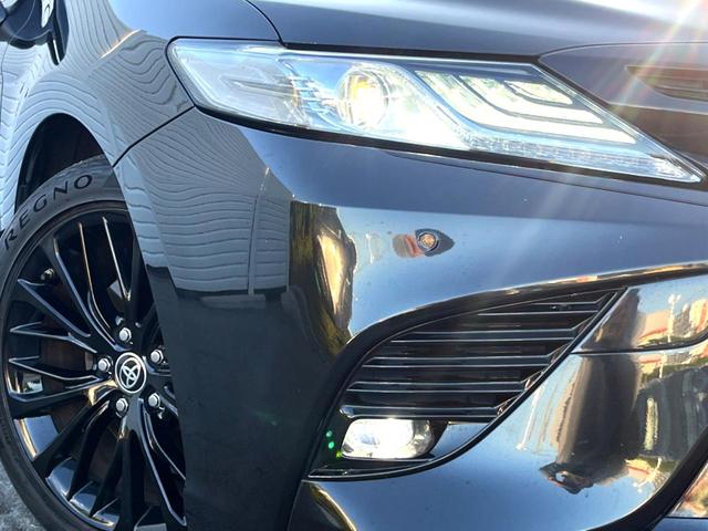 カムリ WSブラックエディション 特別仕様車 JBLサウンドシステム セーフティセンス 純正8インチディスプレイオーディオ バックカメラ 黒革 パワーシート シートヒーター LEDヘッド 純正18インチAW 革巻きステアリング 禁煙車(16枚目)