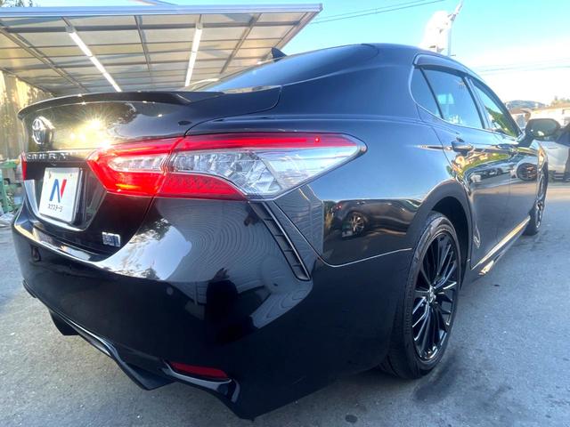 カムリ WSブラックエディション 特別仕様車 JBLサウンドシステム セーフティセンス 純正8インチディスプレイオーディオ バックカメラ 黒革 パワーシート シートヒーター LEDヘッド 純正18インチAW 革巻きステアリング 禁煙車(19枚目)