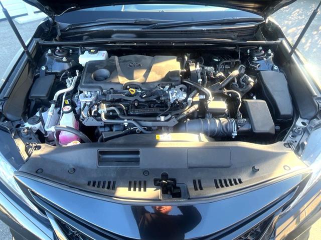 カムリ WSブラックエディション 特別仕様車 JBLサウンドシステム セーフティセンス 純正8インチディスプレイオーディオ バックカメラ 黒革 パワーシート シートヒーター LEDヘッド 純正18インチAW 革巻きステアリング 禁煙車(20枚目)