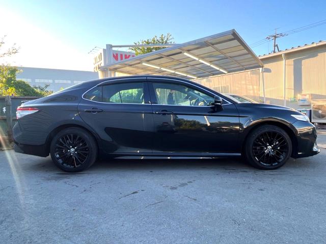 カムリ WSブラックエディション 特別仕様車 JBLサウンドシステム セーフティセンス 純正8インチディスプレイオーディオ バックカメラ 黒革 パワーシート シートヒーター LEDヘッド 純正18インチAW 革巻きステアリング 禁煙車(24枚目)