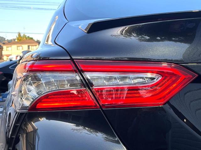 カムリ WSブラックエディション 特別仕様車 JBLサウンドシステム セーフティセンス 純正8インチディスプレイオーディオ バックカメラ 黒革 パワーシート シートヒーター LEDヘッド 純正18インチAW 革巻きステアリング 禁煙車(30枚目)