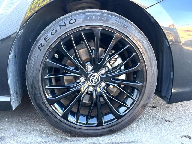 カムリ WSブラックエディション 特別仕様車 JBLサウンドシステム セーフティセンス 純正8インチディスプレイオーディオ バックカメラ 黒革 パワーシート シートヒーター LEDヘッド 純正18インチAW 革巻きステアリング 禁煙車(33枚目)