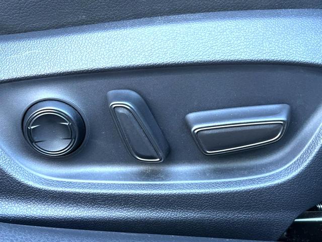 カムリ WSブラックエディション 特別仕様車 JBLサウンドシステム セーフティセンス 純正8インチディスプレイオーディオ バックカメラ 黒革 パワーシート シートヒーター LEDヘッド 純正18インチAW 革巻きステアリング 禁煙車(47枚目)