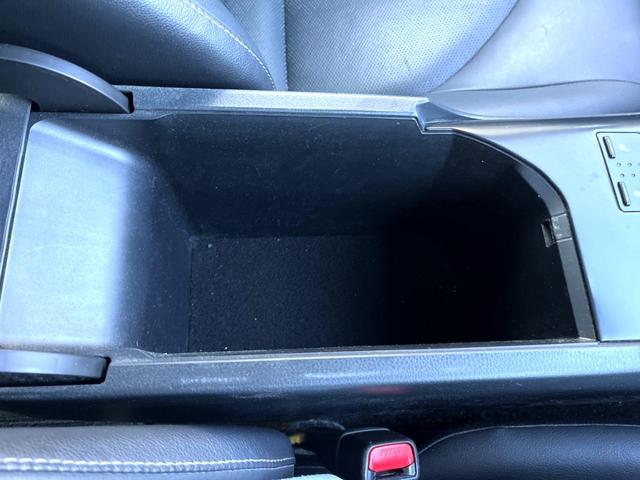 カムリ WSブラックエディション 特別仕様車 JBLサウンドシステム セーフティセンス 純正8インチディスプレイオーディオ バックカメラ 黒革 パワーシート シートヒーター LEDヘッド 純正18インチAW 革巻きステアリング 禁煙車(62枚目)