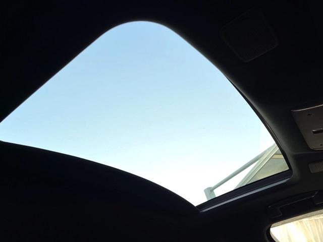 LS LS500h Iパッケージ ムーンルーフ 純正OP20インチAW セーフティシステムプラスA 黒革 パワーシート シートベンチレーション 純正12.3インチナビ パノラミックビュー 革巻きステアリング パドルシフト スマートキー(3枚目)