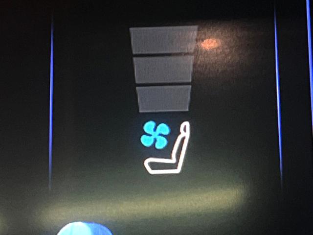 LS LS500h Iパッケージ ムーンルーフ 純正OP20インチAW セーフティシステムプラスA 黒革 パワーシート シートベンチレーション 純正12.3インチナビ パノラミックビュー 革巻きステアリング パドルシフト スマートキー(6枚目)