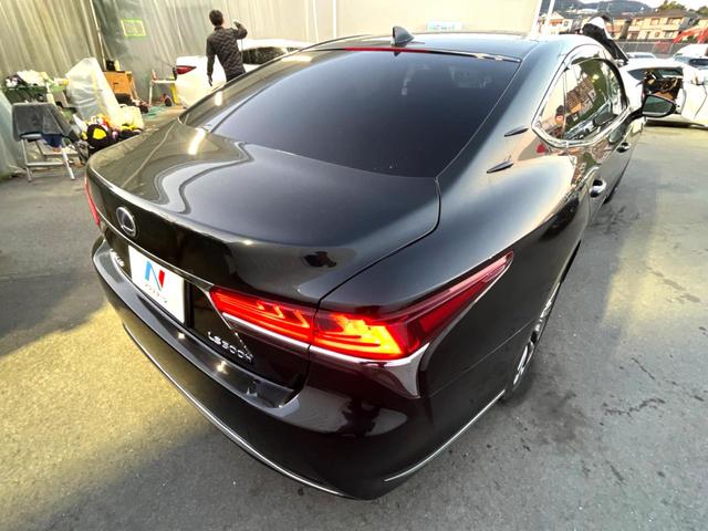 LS LS500h Iパッケージ ムーンルーフ 純正OP20インチAW セーフティシステムプラスA 黒革 パワーシート シートベンチレーション 純正12.3インチナビ パノラミックビュー 革巻きステアリング パドルシフト スマートキー(19枚目)