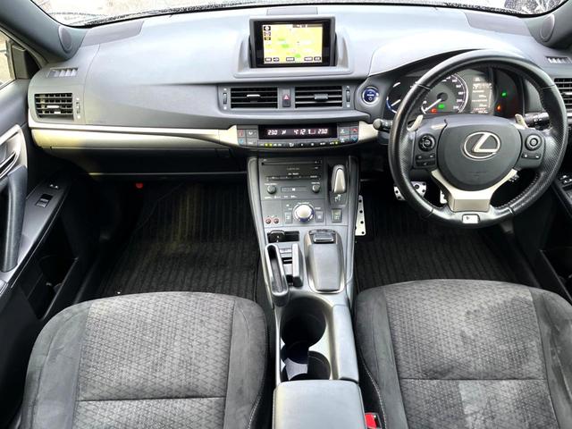 CT CT200h Fスポーツ クリアランスソナー 純正ナビ バックカメラ クルーズコントロール シートヒーター パワーシート LEDヘッド 純正17インチAW 革巻きステアリング パドルシフト アルミペダル デュアルオートエアコン(2枚目)