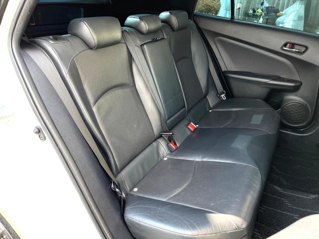 プリウス Aプレミアム 後期 モデリスタエアロ ムーンルーフ セーフティセンス 純正ナビ バックカメラ 黒革 ブラインドスポット LEDヘッド レーダークルーズ 純正15インチAW シートベンチレーション 革巻きステアリング(10枚目)