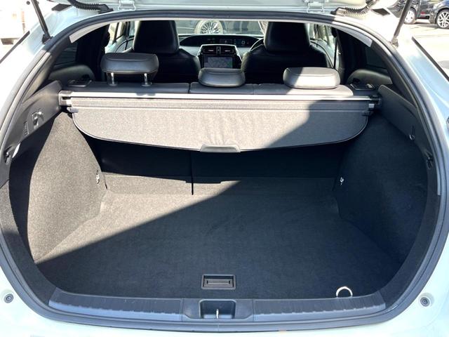 プリウス Aプレミアム 後期 モデリスタエアロ ムーンルーフ セーフティセンス 純正ナビ バックカメラ 黒革 ブラインドスポット LEDヘッド レーダークルーズ 純正15インチAW シートベンチレーション 革巻きステアリング(11枚目)