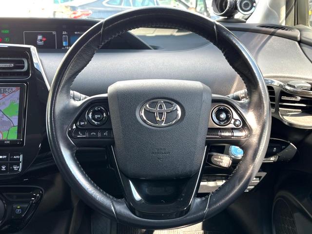 プリウス Aプレミアム 後期 モデリスタエアロ ムーンルーフ セーフティセンス 純正ナビ バックカメラ 黒革 ブラインドスポット LEDヘッド レーダークルーズ 純正15インチAW シートベンチレーション 革巻きステアリング(12枚目)