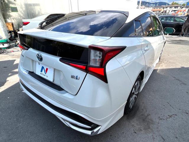 プリウス Aプレミアム 後期 モデリスタエアロ ムーンルーフ セーフティセンス 純正ナビ バックカメラ 黒革 ブラインドスポット LEDヘッド レーダークルーズ 純正15インチAW シートベンチレーション 革巻きステアリング(18枚目)