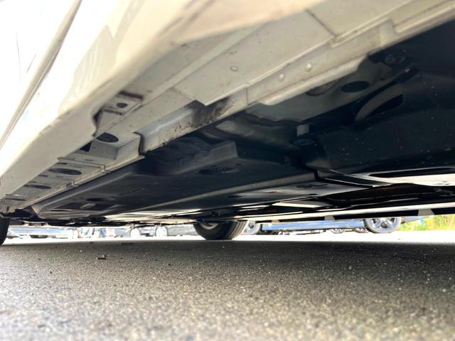 プリウス Aプレミアム 後期 モデリスタエアロ ムーンルーフ セーフティセンス 純正ナビ バックカメラ 黒革 ブラインドスポット LEDヘッド レーダークルーズ 純正15インチAW シートベンチレーション 革巻きステアリング(30枚目)