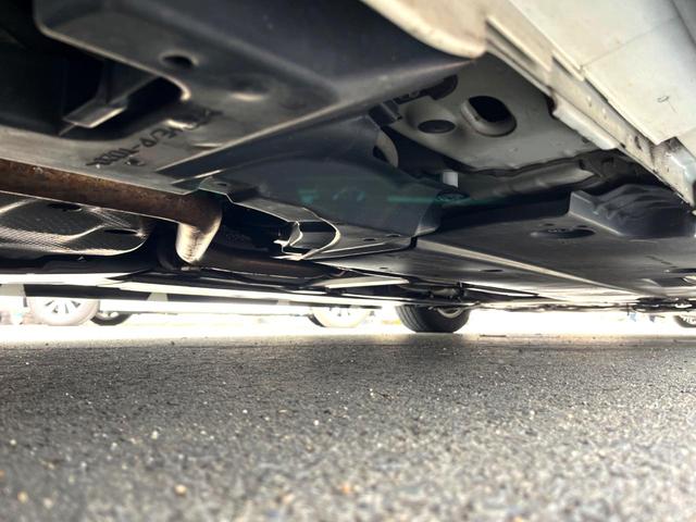 プリウス Aプレミアム 後期 モデリスタエアロ ムーンルーフ セーフティセンス 純正ナビ バックカメラ 黒革 ブラインドスポット LEDヘッド レーダークルーズ 純正15インチAW シートベンチレーション 革巻きステアリング(36枚目)