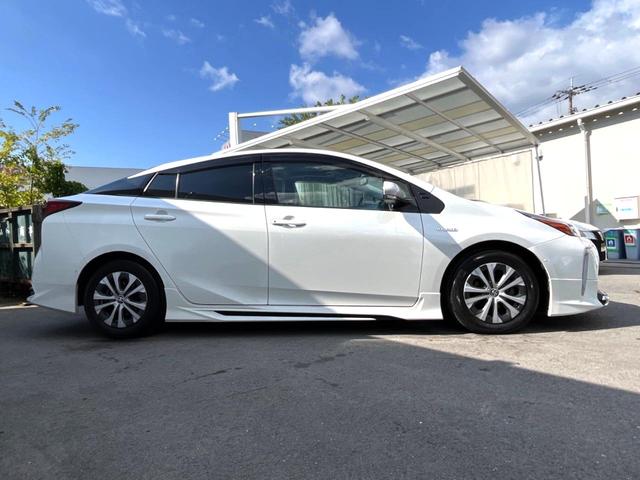 プリウス Aプレミアム 後期 モデリスタエアロ ムーンルーフ セーフティセンス 純正ナビ バックカメラ 黒革 ブラインドスポット LEDヘッド レーダークルーズ 純正15インチAW シートベンチレーション 革巻きステアリング(37枚目)