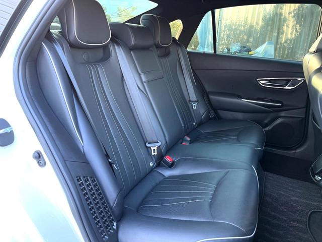 クラウンハイブリッド RSアドバンス モデリスタエアロキット ムーンルーフ レザーシートパッケージ デジタルインナーミラー セーフティパッケージプラス 純正ナビ パノラミックビュー 三眼LEDヘッド 純正18インチAW パドルシフト 禁煙(12枚目)