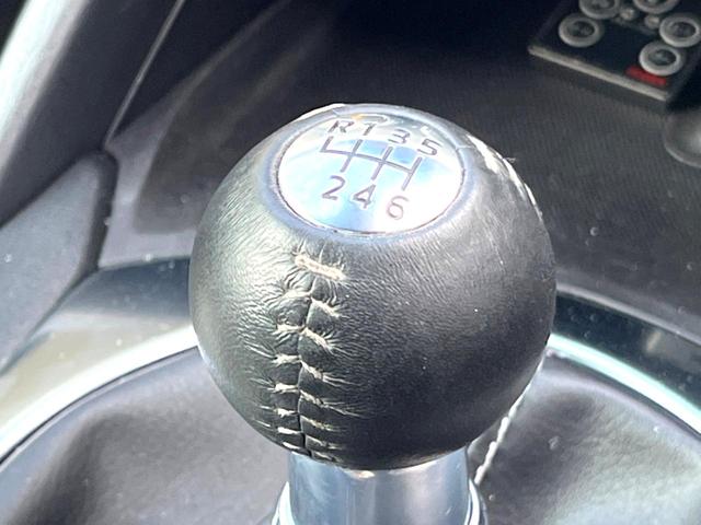 ロードスター Sレザーパッケージ ホワイトセレクション MT BOSE マツダコネクト バックカメラ 白革 セーフティパッケージ ブラインドスポット シートヒーター LEDヘッド スマートシティーブレーキサポート 純正16インチアルミ 革巻きステアリング(4枚目)