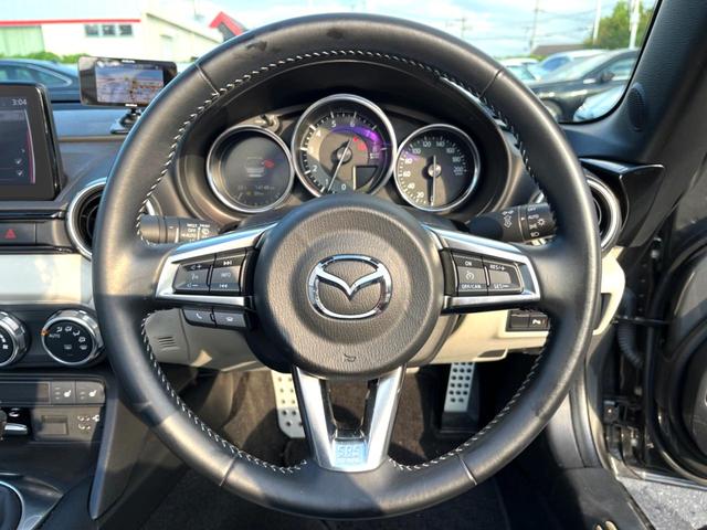 ロードスター Sレザーパッケージ ホワイトセレクション MT BOSE マツダコネクト バックカメラ 白革 セーフティパッケージ ブラインドスポット シートヒーター LEDヘッド スマートシティーブレーキサポート 純正16インチアルミ 革巻きステアリング(12枚目)