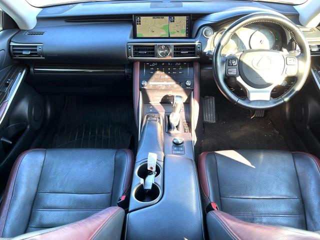 IS IS300 バージョンL クリアランスソナー セミアニリン革 メモリー付パワーシート シートベンチレーション セーフティシステムプラス フルLEDヘッド 純正10.3インチナビ バックカメラ 純正17インチAW パドルシフト(2枚目)