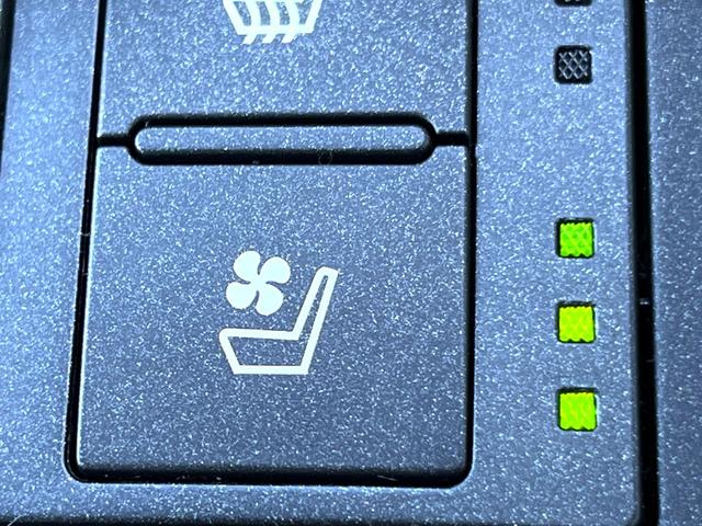 IS IS300 バージョンL クリアランスソナー セミアニリン革 メモリー付パワーシート シートベンチレーション セーフティシステムプラス フルLEDヘッド 純正10.3インチナビ バックカメラ 純正17インチAW パドルシフト(5枚目)