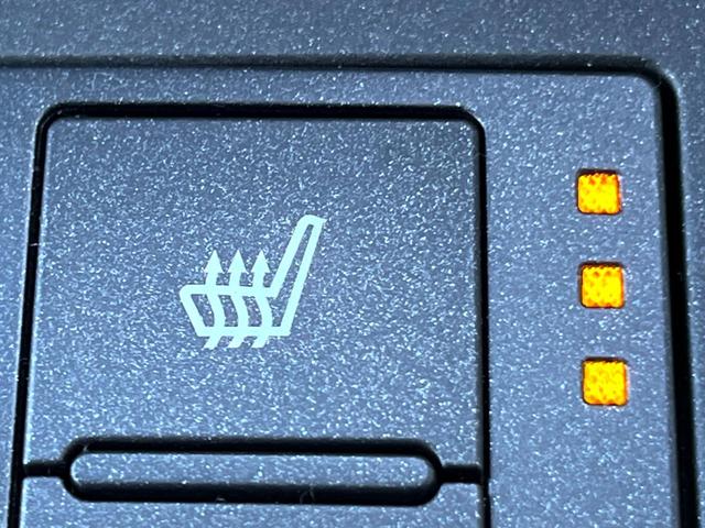 IS IS300 バージョンL クリアランスソナー セミアニリン革 メモリー付パワーシート シートベンチレーション セーフティシステムプラス フルLEDヘッド 純正10.3インチナビ バックカメラ 純正17インチAW パドルシフト(7枚目)