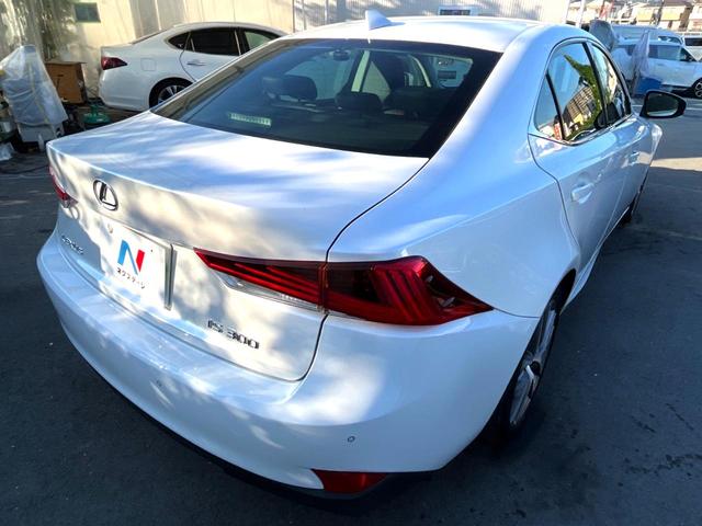 IS IS300 バージョンL クリアランスソナー セミアニリン革 メモリー付パワーシート シートベンチレーション セーフティシステムプラス フルLEDヘッド 純正10.3インチナビ バックカメラ 純正17インチAW パドルシフト(18枚目)