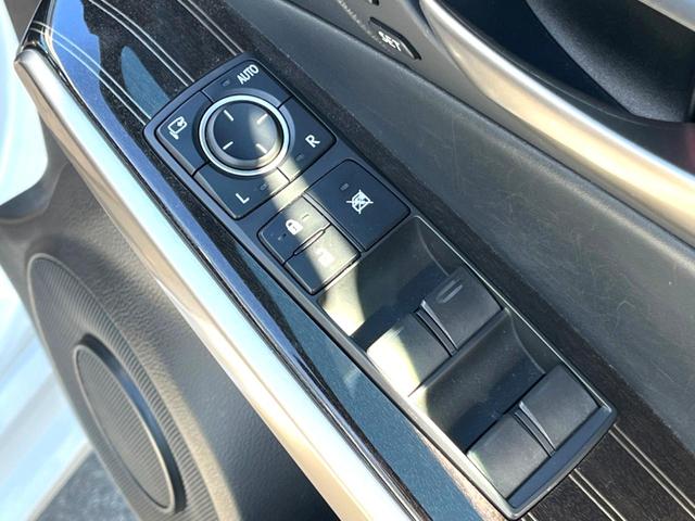 IS IS300 バージョンL クリアランスソナー セミアニリン革 メモリー付パワーシート シートベンチレーション セーフティシステムプラス フルLEDヘッド 純正10.3インチナビ バックカメラ 純正17インチAW パドルシフト(23枚目)