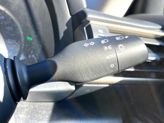 IS IS300 バージョンL クリアランスソナー セミアニリン革 メモリー付パワーシート シートベンチレーション セーフティシステムプラス フルLEDヘッド 純正10.3インチナビ バックカメラ 純正17インチAW パドルシフト(30枚目)