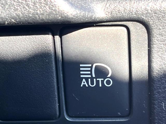 IS IS300 バージョンL クリアランスソナー セミアニリン革 メモリー付パワーシート シートベンチレーション セーフティシステムプラス フルLEDヘッド 純正10.3インチナビ バックカメラ 純正17インチAW パドルシフト(51枚目)