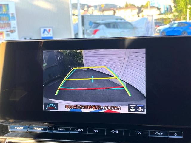 クラウンハイブリッド ＲＳ　Ｆｏｕｒ　リミテッドＩＩ　後期　セーフティセンス　純正１２．３インチナビ　バックカメラ　黒革　ブラインドスポット　三眼ＬＥＤヘッド　パワーシート　シートベンチレーション　純正１８インチＡＷ　革巻きステアリング　スマートキー（4枚目）