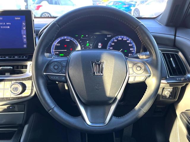 クラウンハイブリッド ＲＳ　Ｆｏｕｒ　リミテッドＩＩ　後期　セーフティセンス　純正１２．３インチナビ　バックカメラ　黒革　ブラインドスポット　三眼ＬＥＤヘッド　パワーシート　シートベンチレーション　純正１８インチＡＷ　革巻きステアリング　スマートキー（11枚目）