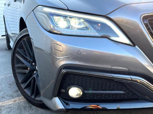 クラウンハイブリッド ＲＳ　Ｆｏｕｒ　リミテッドＩＩ　後期　セーフティセンス　純正１２．３インチナビ　バックカメラ　黒革　ブラインドスポット　三眼ＬＥＤヘッド　パワーシート　シートベンチレーション　純正１８インチＡＷ　革巻きステアリング　スマートキー（12枚目）