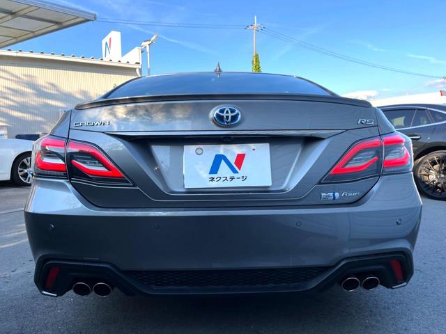 クラウンハイブリッド ＲＳ　Ｆｏｕｒ　リミテッドＩＩ　後期　セーフティセンス　純正１２．３インチナビ　バックカメラ　黒革　ブラインドスポット　三眼ＬＥＤヘッド　パワーシート　シートベンチレーション　純正１８インチＡＷ　革巻きステアリング　スマートキー（15枚目）