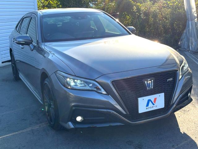 クラウンハイブリッド ＲＳ　Ｆｏｕｒ　リミテッドＩＩ　後期　セーフティセンス　純正１２．３インチナビ　バックカメラ　黒革　ブラインドスポット　三眼ＬＥＤヘッド　パワーシート　シートベンチレーション　純正１８インチＡＷ　革巻きステアリング　スマートキー（16枚目）