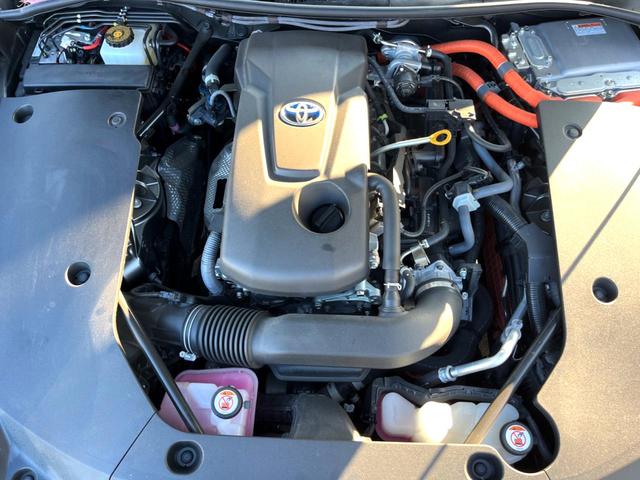 クラウンハイブリッド ＲＳ　Ｆｏｕｒ　リミテッドＩＩ　後期　セーフティセンス　純正１２．３インチナビ　バックカメラ　黒革　ブラインドスポット　三眼ＬＥＤヘッド　パワーシート　シートベンチレーション　純正１８インチＡＷ　革巻きステアリング　スマートキー（18枚目）