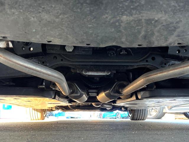 クラウンハイブリッド ＲＳ　Ｆｏｕｒ　リミテッドＩＩ　後期　セーフティセンス　純正１２．３インチナビ　バックカメラ　黒革　ブラインドスポット　三眼ＬＥＤヘッド　パワーシート　シートベンチレーション　純正１８インチＡＷ　革巻きステアリング　スマートキー（19枚目）