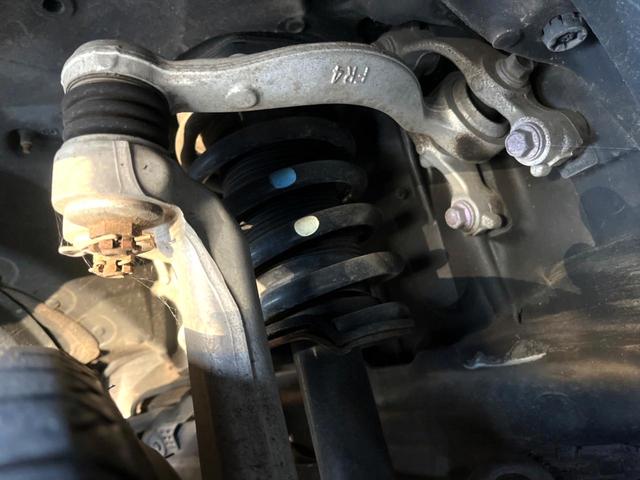 クラウンハイブリッド ＲＳ　Ｆｏｕｒ　リミテッドＩＩ　後期　セーフティセンス　純正１２．３インチナビ　バックカメラ　黒革　ブラインドスポット　三眼ＬＥＤヘッド　パワーシート　シートベンチレーション　純正１８インチＡＷ　革巻きステアリング　スマートキー（20枚目）