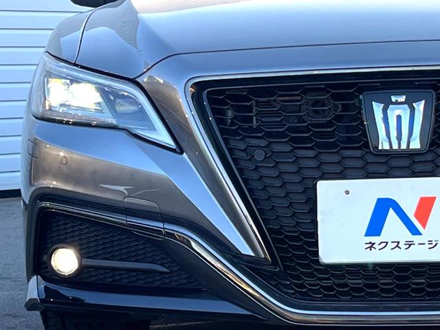 クラウンハイブリッド ＲＳ　Ｆｏｕｒ　リミテッドＩＩ　後期　セーフティセンス　純正１２．３インチナビ　バックカメラ　黒革　ブラインドスポット　三眼ＬＥＤヘッド　パワーシート　シートベンチレーション　純正１８インチＡＷ　革巻きステアリング　スマートキー（25枚目）