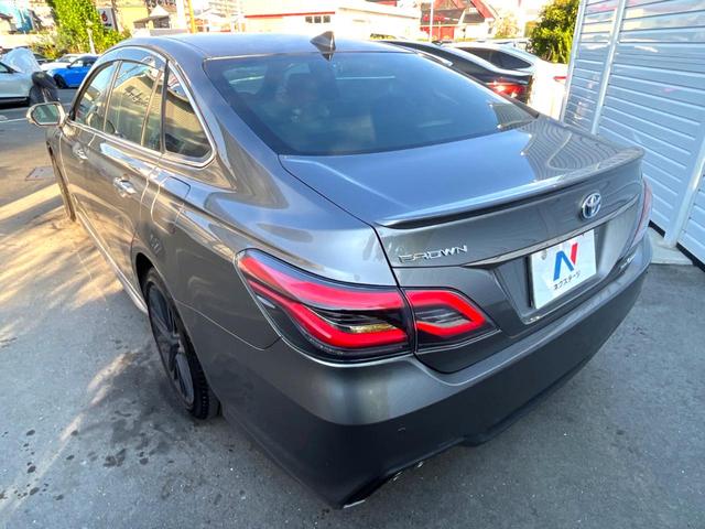 クラウンハイブリッド ＲＳ　Ｆｏｕｒ　リミテッドＩＩ　後期　セーフティセンス　純正１２．３インチナビ　バックカメラ　黒革　ブラインドスポット　三眼ＬＥＤヘッド　パワーシート　シートベンチレーション　純正１８インチＡＷ　革巻きステアリング　スマートキー（30枚目）