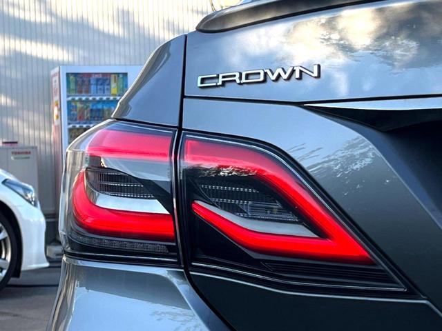 クラウンハイブリッド ＲＳ　Ｆｏｕｒ　リミテッドＩＩ　後期　セーフティセンス　純正１２．３インチナビ　バックカメラ　黒革　ブラインドスポット　三眼ＬＥＤヘッド　パワーシート　シートベンチレーション　純正１８インチＡＷ　革巻きステアリング　スマートキー（31枚目）
