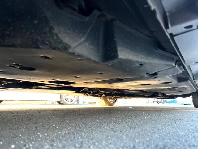 クラウンハイブリッド ＲＳ　Ｆｏｕｒ　リミテッドＩＩ　後期　セーフティセンス　純正１２．３インチナビ　バックカメラ　黒革　ブラインドスポット　三眼ＬＥＤヘッド　パワーシート　シートベンチレーション　純正１８インチＡＷ　革巻きステアリング　スマートキー（35枚目）