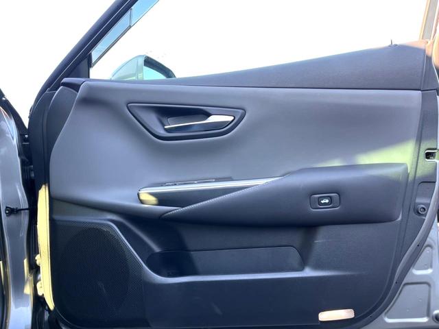 クラウンハイブリッド ＲＳ　Ｆｏｕｒ　リミテッドＩＩ　後期　セーフティセンス　純正１２．３インチナビ　バックカメラ　黒革　ブラインドスポット　三眼ＬＥＤヘッド　パワーシート　シートベンチレーション　純正１８インチＡＷ　革巻きステアリング　スマートキー（37枚目）