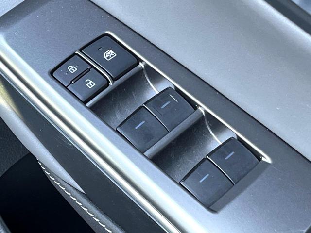 クラウンハイブリッド ＲＳ　Ｆｏｕｒ　リミテッドＩＩ　後期　セーフティセンス　純正１２．３インチナビ　バックカメラ　黒革　ブラインドスポット　三眼ＬＥＤヘッド　パワーシート　シートベンチレーション　純正１８インチＡＷ　革巻きステアリング　スマートキー（38枚目）