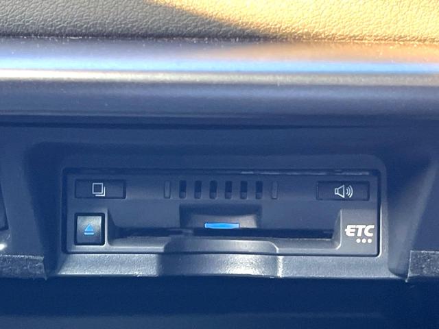 クラウンハイブリッド ＲＳ　Ｆｏｕｒ　リミテッドＩＩ　後期　セーフティセンス　純正１２．３インチナビ　バックカメラ　黒革　ブラインドスポット　三眼ＬＥＤヘッド　パワーシート　シートベンチレーション　純正１８インチＡＷ　革巻きステアリング　スマートキー（42枚目）