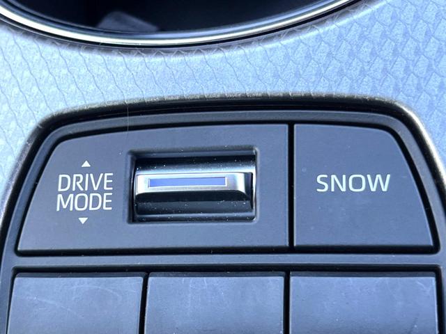 クラウンハイブリッド ＲＳ　Ｆｏｕｒ　リミテッドＩＩ　後期　セーフティセンス　純正１２．３インチナビ　バックカメラ　黒革　ブラインドスポット　三眼ＬＥＤヘッド　パワーシート　シートベンチレーション　純正１８インチＡＷ　革巻きステアリング　スマートキー（51枚目）